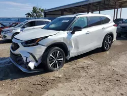 Carros salvage para piezas a la venta en subasta: 2022 Toyota Highlander XSE