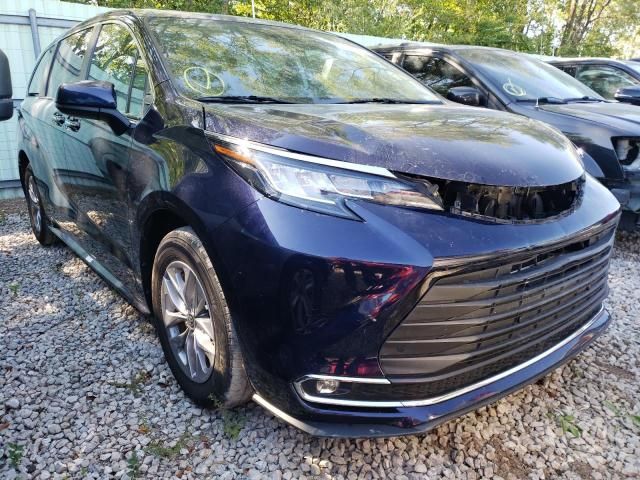 2023 Toyota Sienna XLE