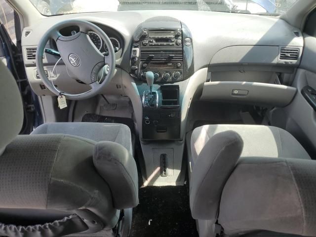 2005 Toyota Sienna CE