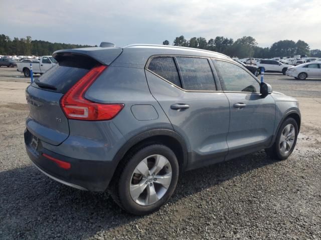 2021 Volvo XC40 T4 Momentum