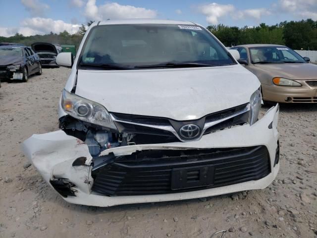 2018 Toyota Sienna LE