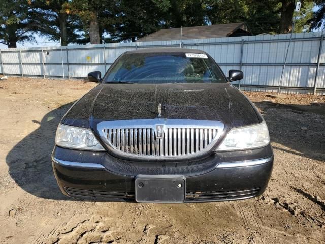 2004 Lincoln Town Car Executive