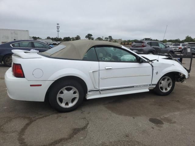 2000 Ford Mustang