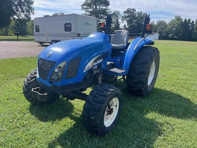 2005 New Holland Tractor