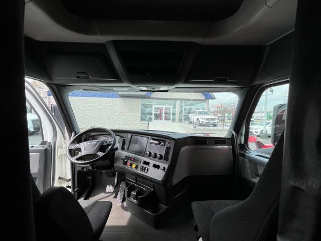 2020 Freightliner Cascadia 126