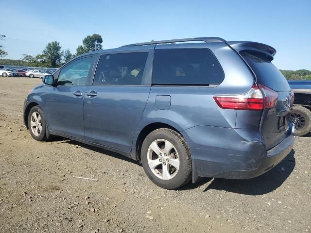 2017 Toyota Sienna LE