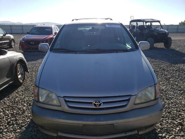 2002 Toyota Sienna LE