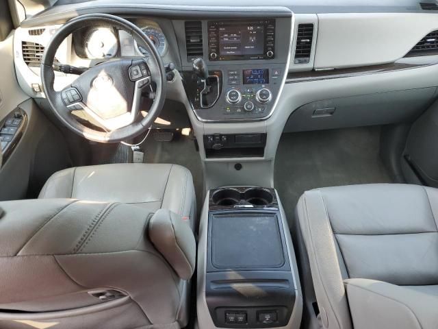 2018 Toyota Sienna XLE