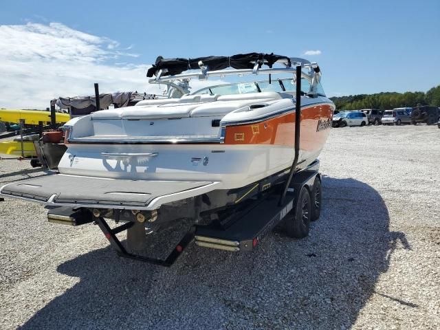 2014 Mastercraft Craft Boat