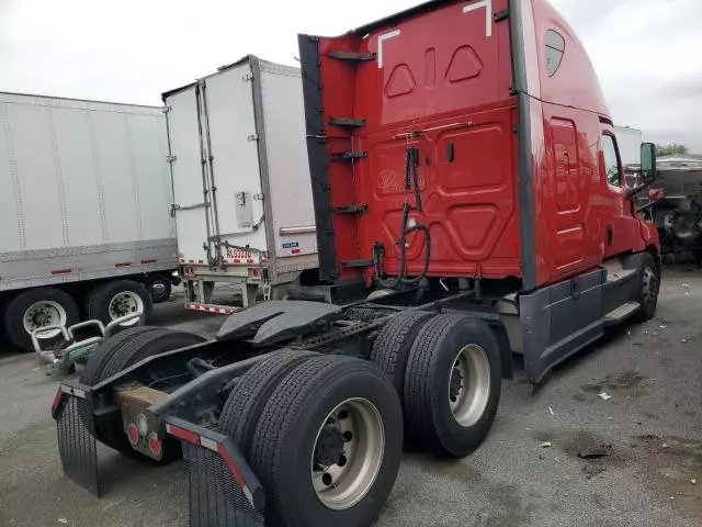 2019 Freightliner Cascadia 126