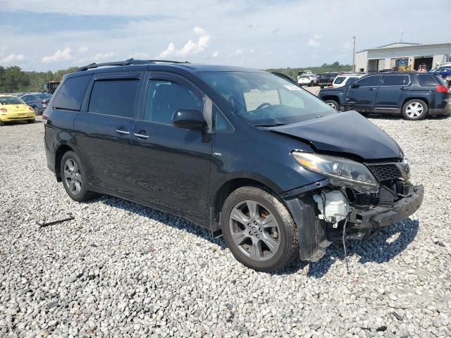 2019 Toyota Sienna SE