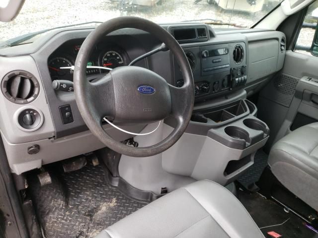 2011 Ford Econoline E350 Super Duty Cutaway Van