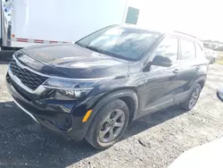 KIA Vehiculos salvage en venta: 2022 KIA Seltos LX