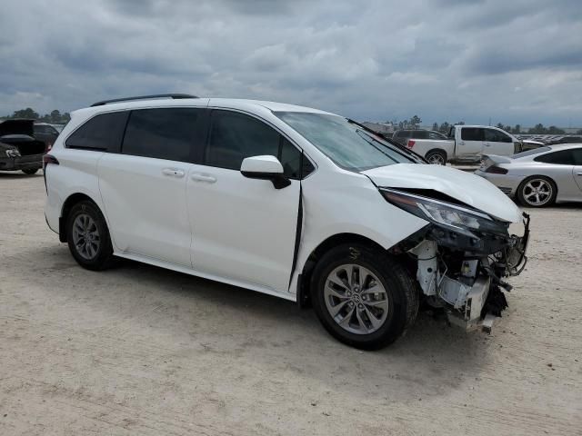 2022 Toyota Sienna LE