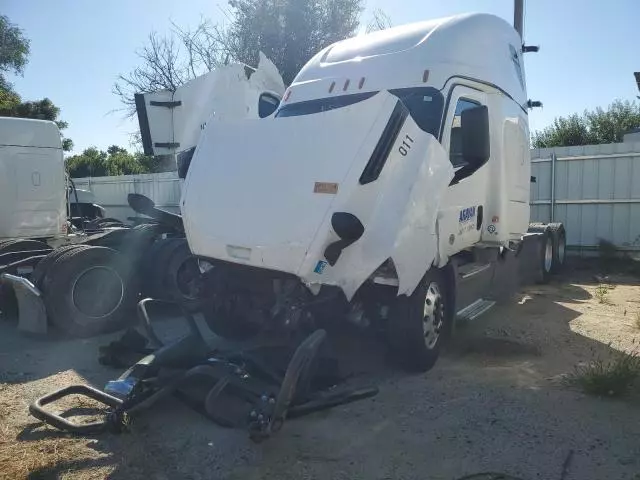 2020 Freightliner Cascadia 126