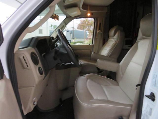 2019 Ford Econoline E450 Super Duty Cutaway Van