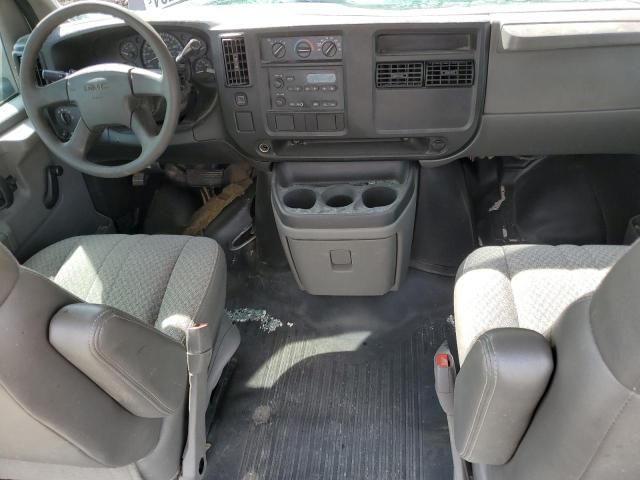 2004 GMC Savana Cutaway G3500