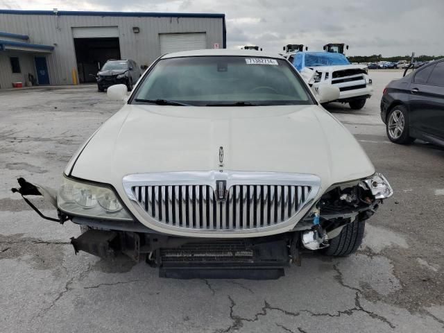 2003 Lincoln Town Car Signature