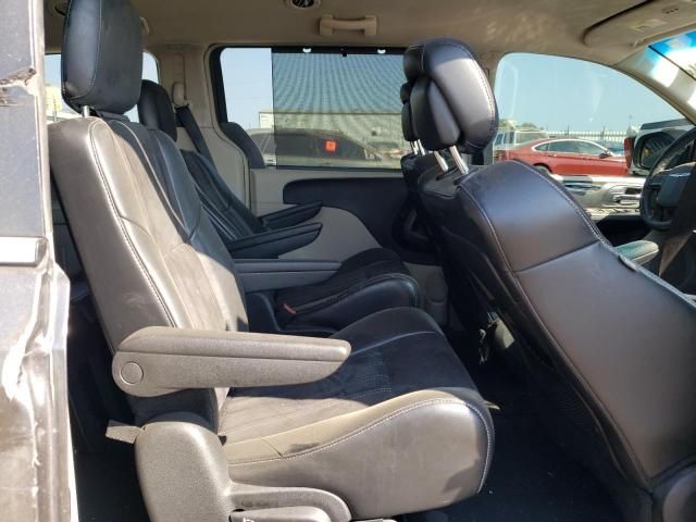 2014 Chrysler Town & Country Touring L