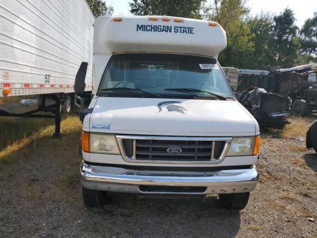 2005 Ford Econoline E350 Super Duty Cutaway Van