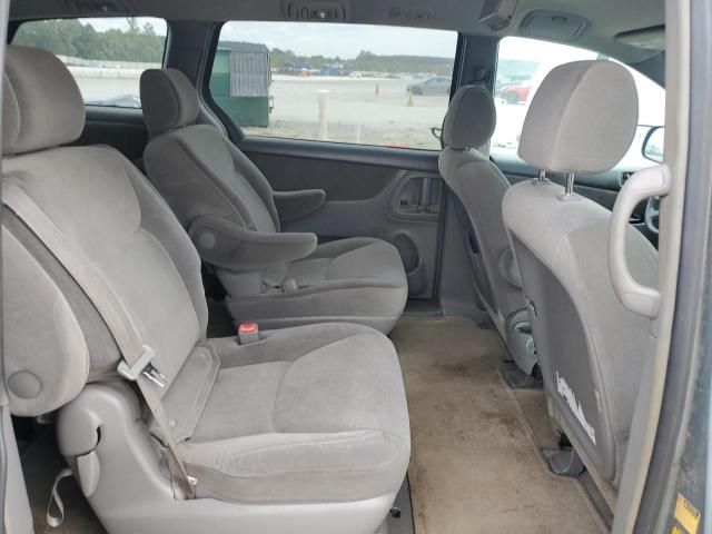 2005 Toyota Sienna CE