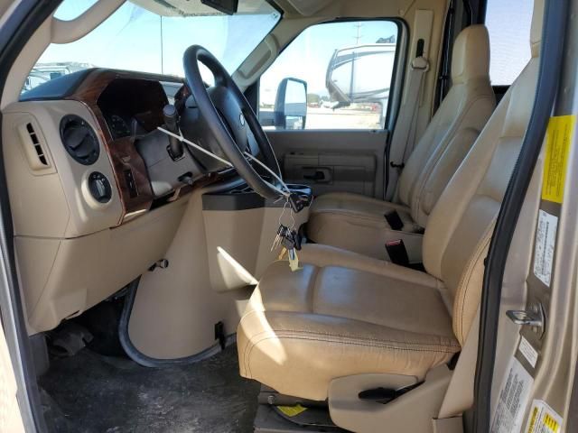 2016 Ford Econoline E450 Super Duty Cutaway Van