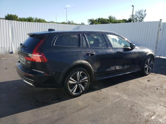 2024 Volvo V60 Cross Country Plus