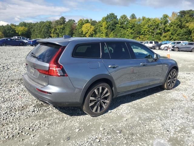 2020 Volvo V60 Cross Country T5 Momentum