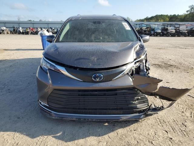 2022 Toyota Sienna XLE