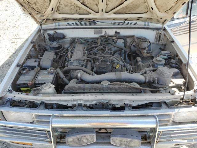 1988 Winnebago 1988 Toyota Pickup Cab Chassis RN75 DLX