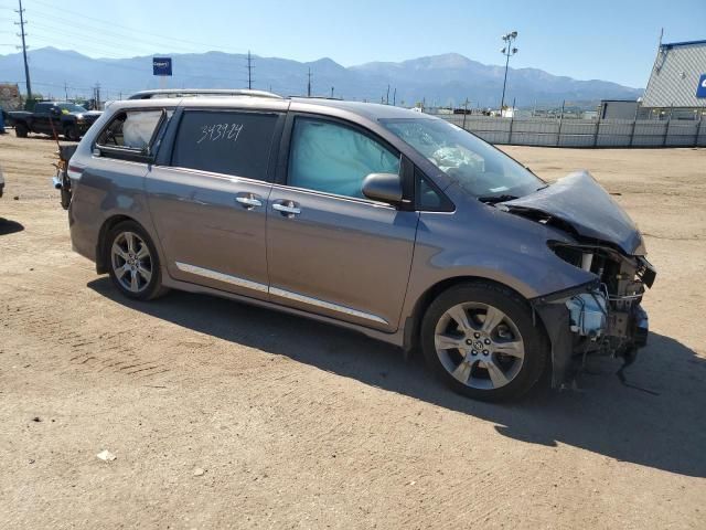 2019 Toyota Sienna SE