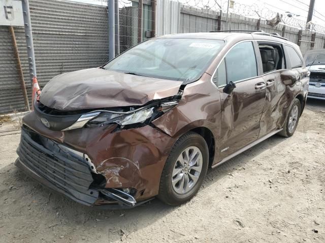 2021 Toyota Sienna XLE