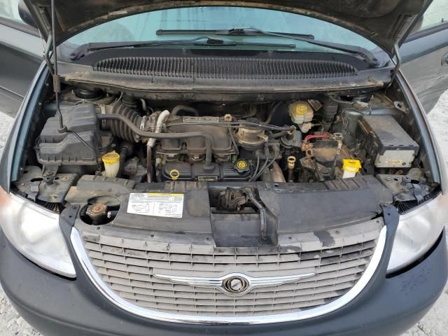 2004 Chrysler Town & Country LX