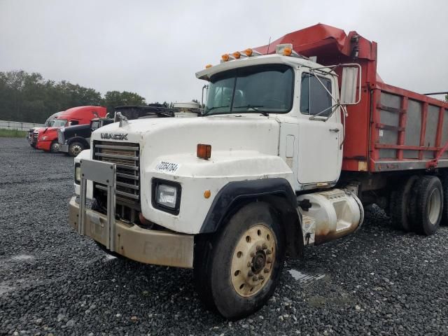 1999 Mack 600 RD600