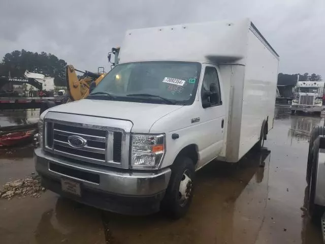 2021 Ford Econoline E350 Super Duty Cutaway Van