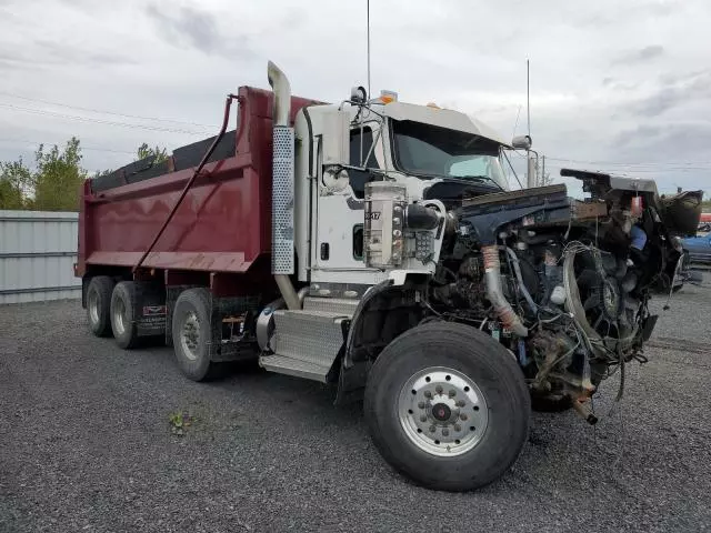 2017 Kenworth Construction T800