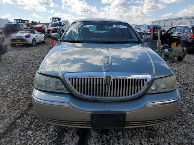 2005 Lincoln Town Car Signature Limited