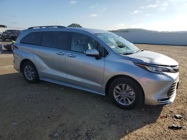 2022 Toyota Sienna XLE