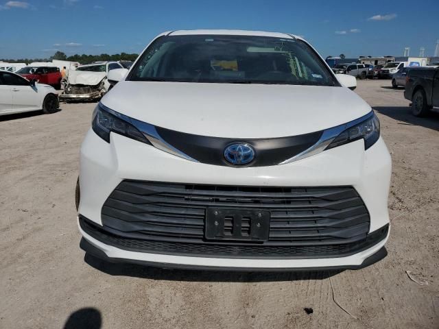 2021 Toyota Sienna LE