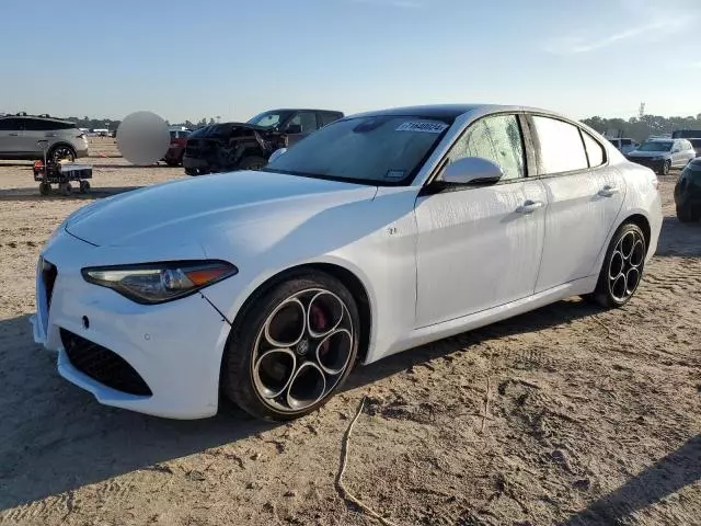 2022 Alfa Romeo Giulia Super