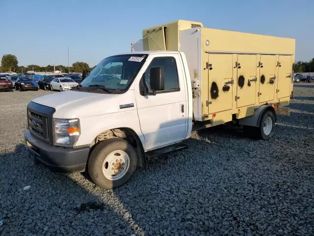 2019 Ford E450 Super Duty Refrigerated Truck