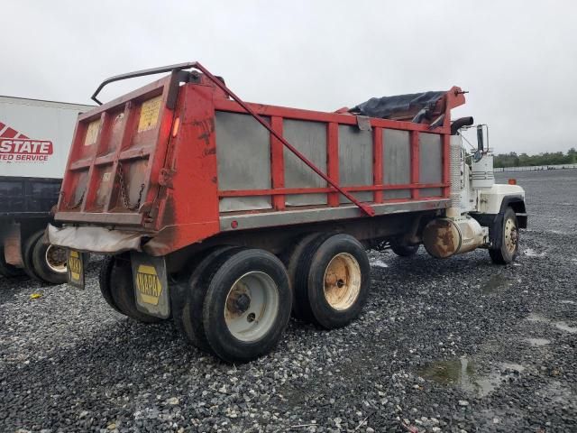 1999 Mack 600 RD600