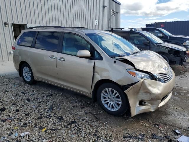 2013 Toyota Sienna XLE