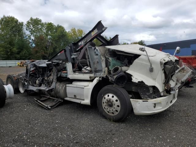 2014 Peterbilt 587