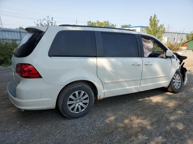 2011 Volkswagen Routan SE