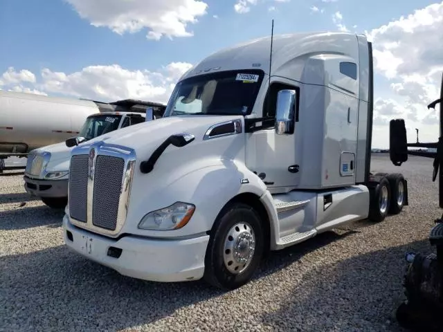 2019 Kenworth Construction T680