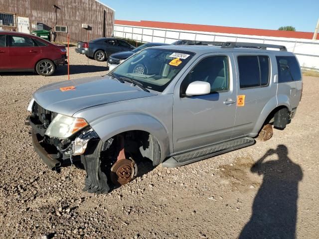 2005 Nissan Pathfinder LE