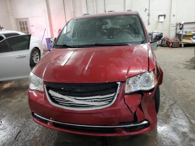 2016 Chrysler Town & Country Touring L