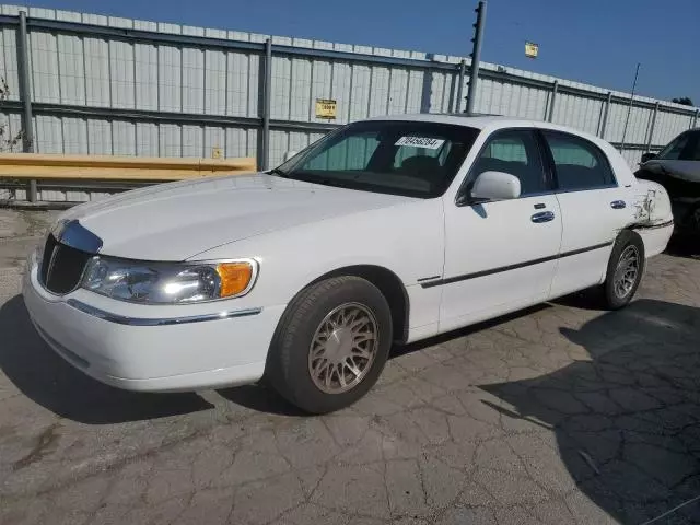 2001 Lincoln Town Car Signature