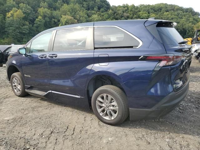 2024 Toyota Sienna LE